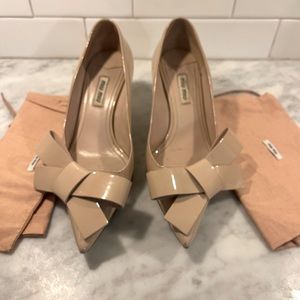 Miu Miu nude patent leather kitten heels with origami bow.  Size 37.